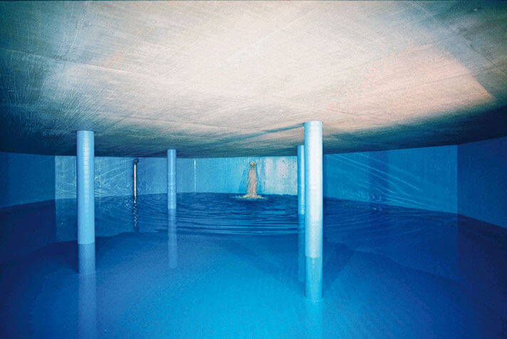 Wasserbehälter am Stadtwald von innen fotografiert.